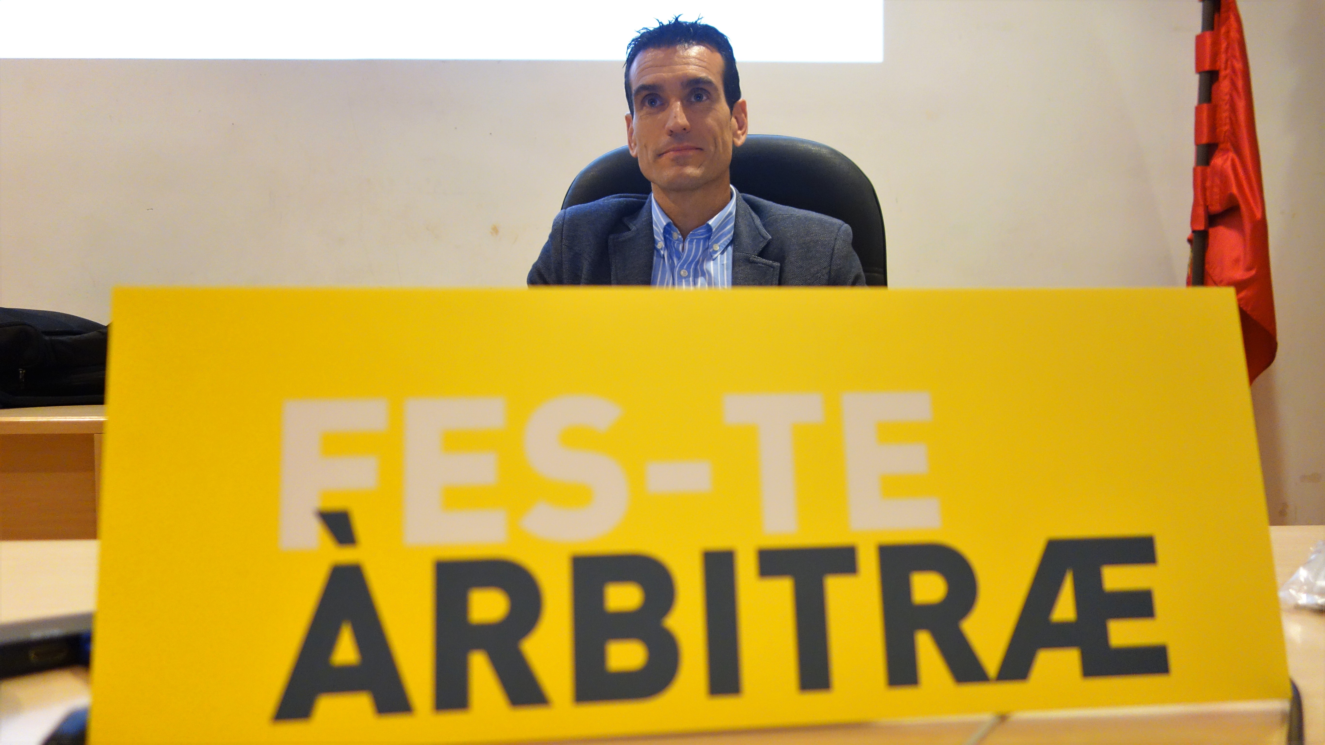 20 junio - Martínez Munuera promociona 'Fes-te Àrbitræ'