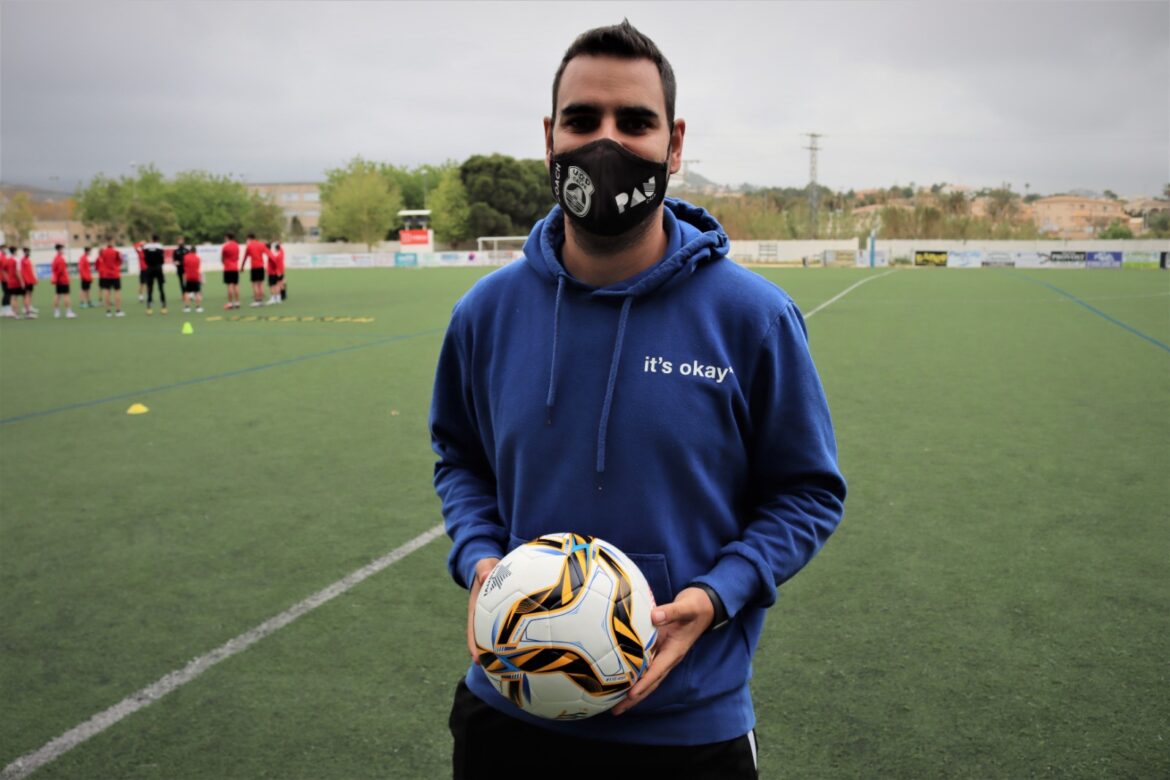 Mikel, entrenador UD Calpe femenino