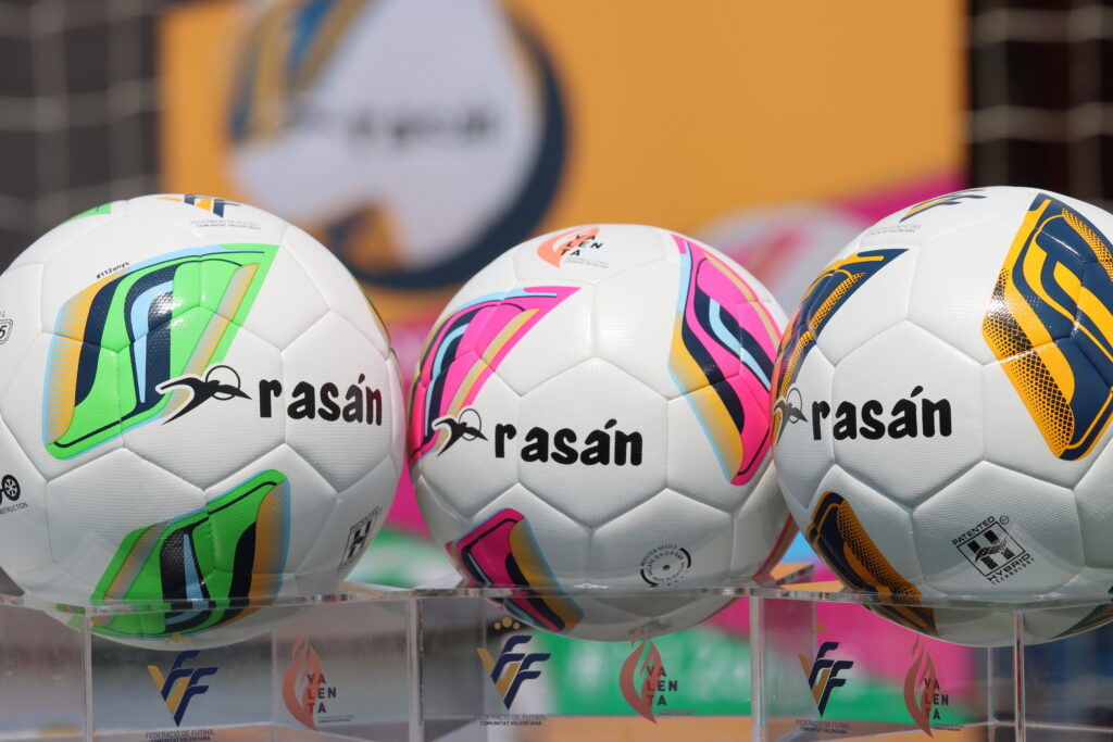 Rasán renueva como balón oficial de la FFCV para la temporada 2022/2023 -  FFCV