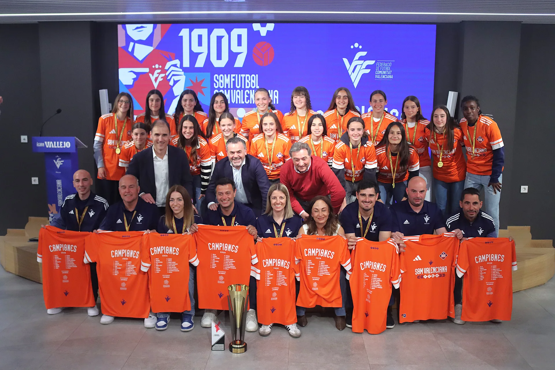 Homenaje a la Selecció Valenciana Valenta sub14 de Luis Sánchez, campeona de España, en la sede de la FFCV