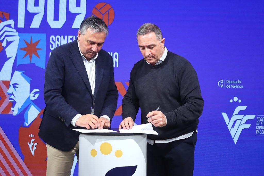 Javier Blanco y Salva Gomar firman acuerdo La 8 Mediterráneo y FFCV