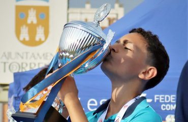 1 beso entrega de trofeos