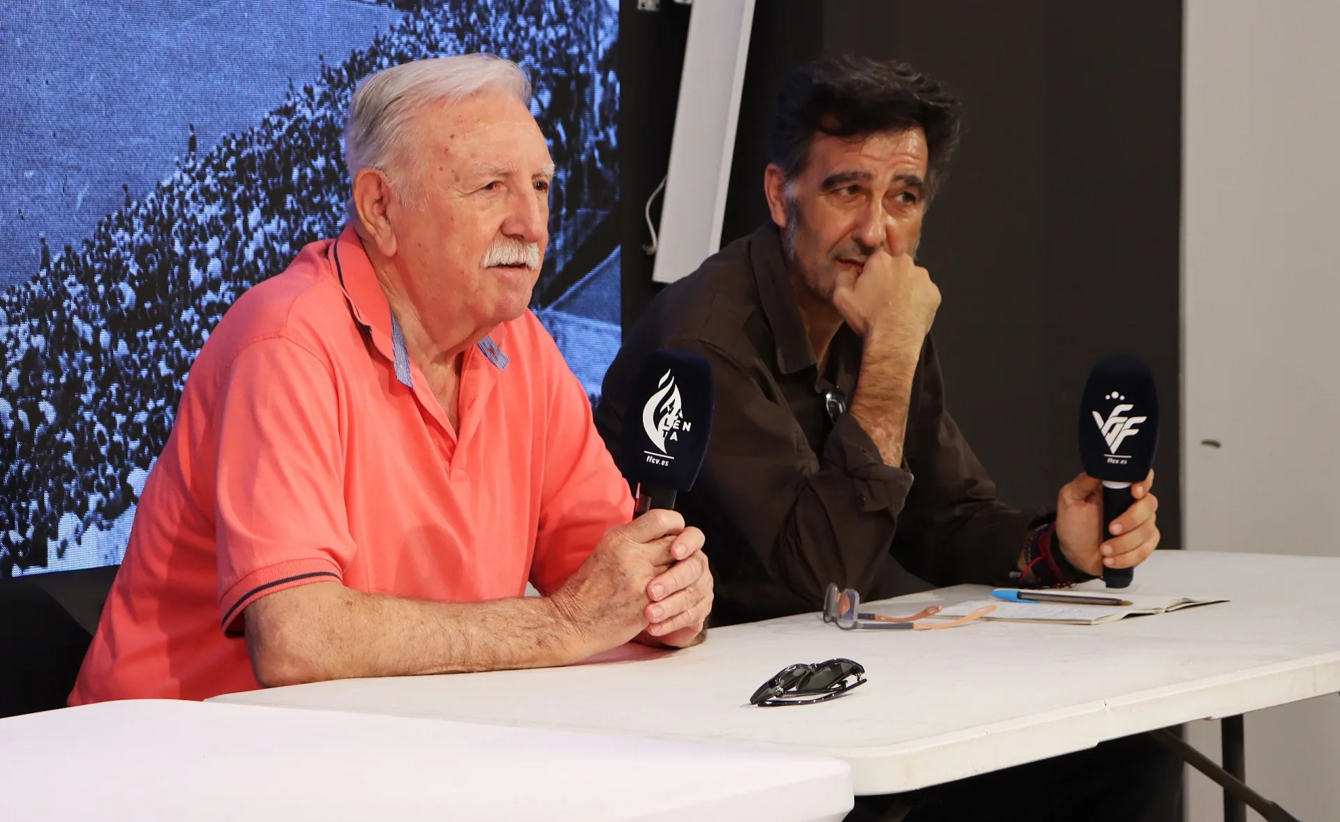 Ernesto Lapiedra i Emilio Nadal en l'acte Portal de Vallejo del Levante UD
