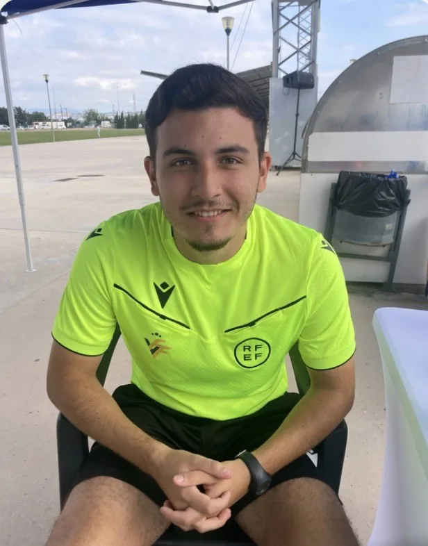 Hugo Cadenas, àrbitre del II Torneig Tornem! de Manises