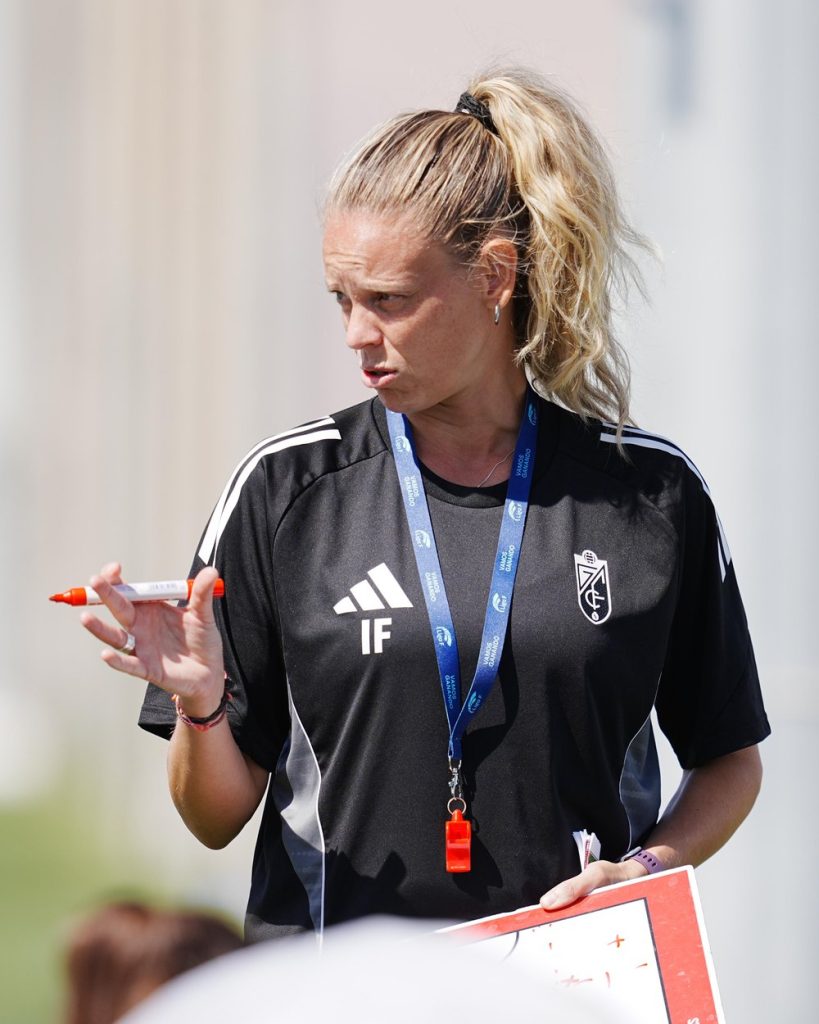 Irene Ferreras (exentrenadora del Granada CF Femenino), ponente del curso de Especialista en Dirección Metodológica de la FFCV