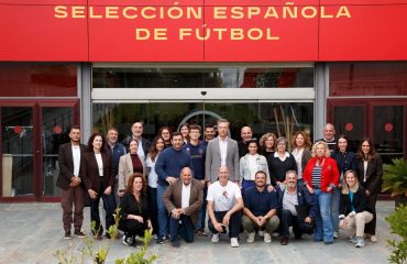 Foto de grupo de la jornada de formación sobre protección de la infancia de la RFEF con los representantes de las federaciones territoriales, entre ellos la FFCV