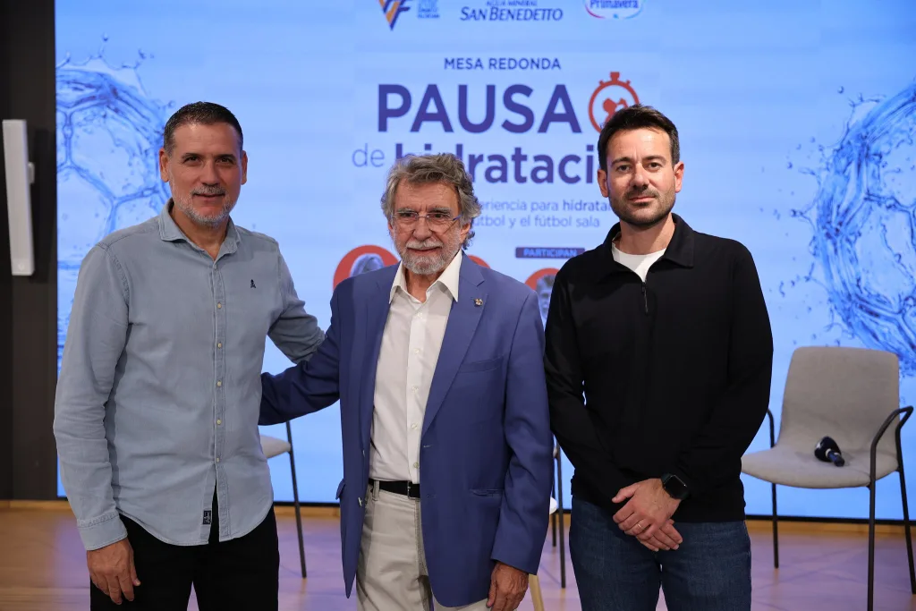 Andrés Palop, Antonio Escribano i Manuel Arenas en la jornada d'hidratació en el futbol de la FFCV i San Benedetto