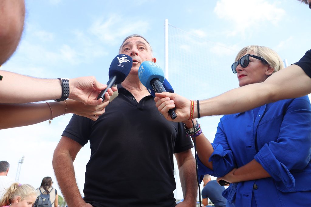 Salva Gomar respon a les preguntes dels periodistes en el II Torneig Tornem! de Manises