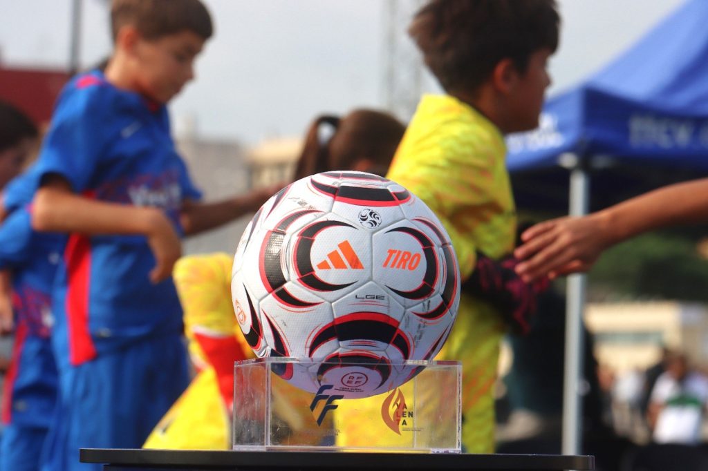 Baló oficial del II Torneig Tornem! de futbol aleví a Manises